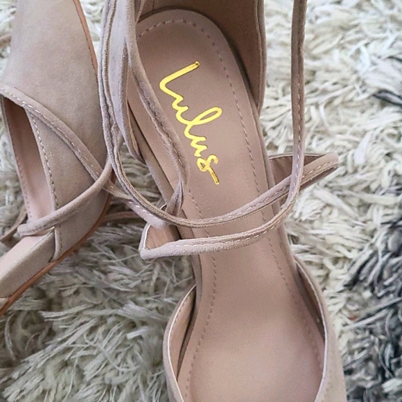Lulu's Marie nude suede heels - Picture 4 of 9